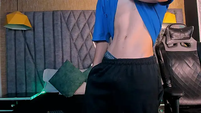 Snapshot of LeoFeniix chatting on February 25, 2026, 3:38 am LeoFeniix online show from February 25, 2026, 3:38 am