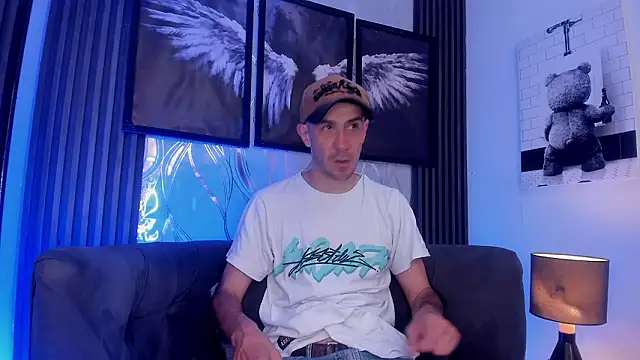 Snapshot of Milanwhite_ chatting on February 23, 2026, 11:40 am Milanwhite online show from February 23, 2026, 11:40 am