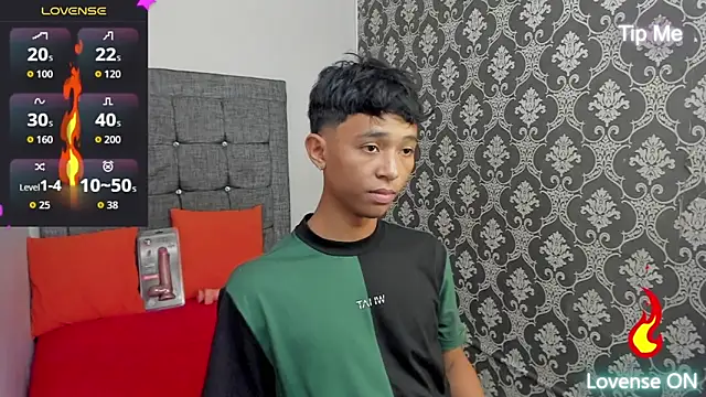 Little Twink19x online show from May 30, 2026, 7:44 pm