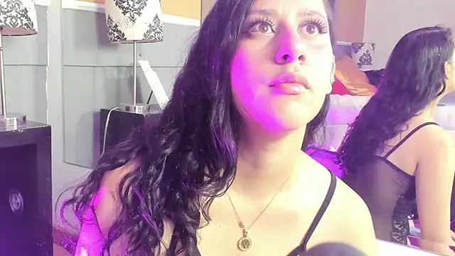 LunaDamasco online show from March 6, 2026, 7:32 pm