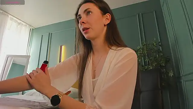 Scarlet Muse  online show from March 30, 2026, 12:17 pm