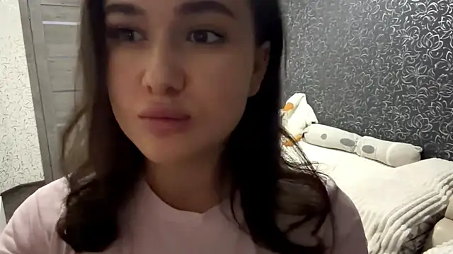 Snapshot of JoycelynUrion chatting on April 3, 2026, 11:41 am JoycelynUrion online show from April 3, 2026, 11:41 am