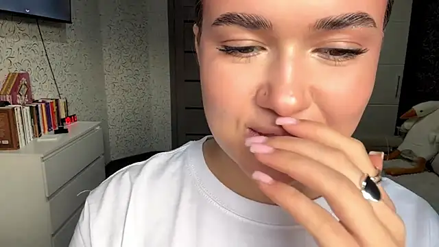 Snapshot of JoycelynUrion chatting on April 11, 2026, 11:14 am JoycelynUrion online show from April 11, 2026, 11:14 am