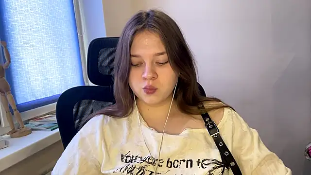 TomikoPfau online show from March 5, 2026, 9:16 am