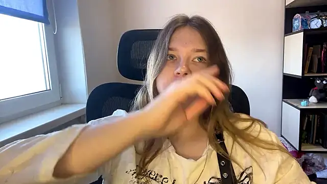 TomikoPfau online show from March 30, 2026, 8:15 am