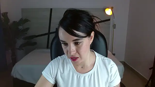 Snapshot of Anne_blake chatting on April 28, 2026, 12:10 pm Anne blake online show from April 28, 2026, 12:10 pm