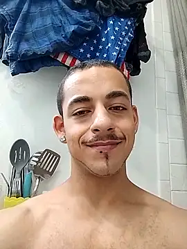 momo0208 online show from April 28, 2026, 6:24 pm