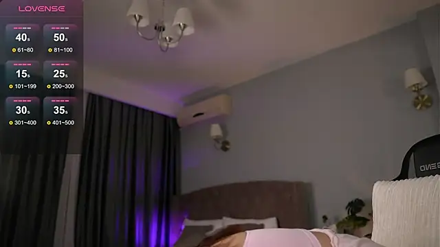 Playful Issa online show from June 3, 2026, 1:19 am