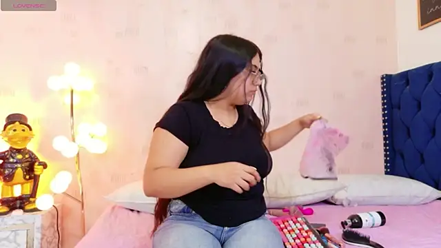 Snapshot of curvybuffgirllll chatting on July 15, 2026, 7:52 pm curvybuffgirllll online show from July 15, 2026, 7:52 pm