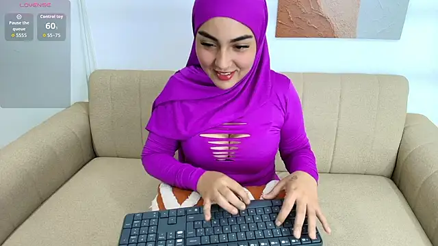 Snapshot of Malika_Noor chatting on February 28, 2026, 2:40 pm Malika Noor online show from February 28, 2026, 2:40 pm