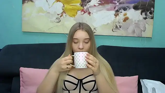 MilanaSiia online show from March 6, 2026, 5:37 am