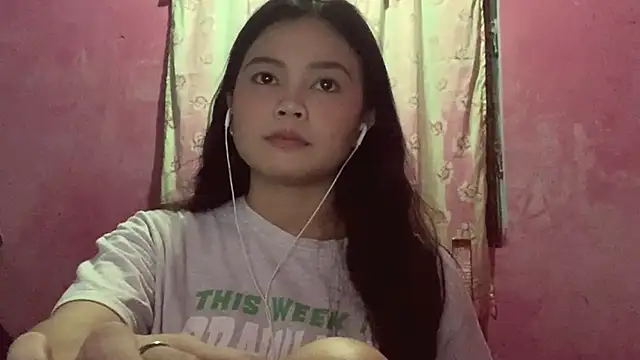 Snapshot of DessertFlower chatting on April 18, 2026, 1:37 pm DessertFlower online show from April 18, 2026, 1:37 pm