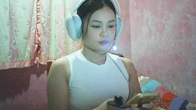 Snapshot of DessertFlower chatting on April 24, 2026, 3:42 am DessertFlower online show from April 24, 2026, 3:42 am
