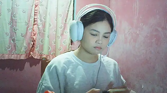 Snapshot of DessertFlower chatting on May 1, 2026, 2:16 am DessertFlower online show from May 1, 2026, 2:16 am