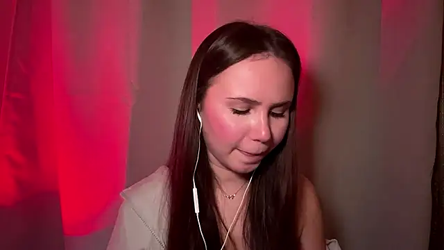 Snapshot of MarylynnSimens chatting on March 2, 2026, 6:15 pm MarylynnSimens online show from March 2, 2026, 6:15 pm