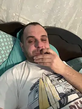 Snapshot of LaBuBupara chatting on February 19, 2026, 7:32 pm LaBuBupara online show from February 19, 2026, 7:32 pm