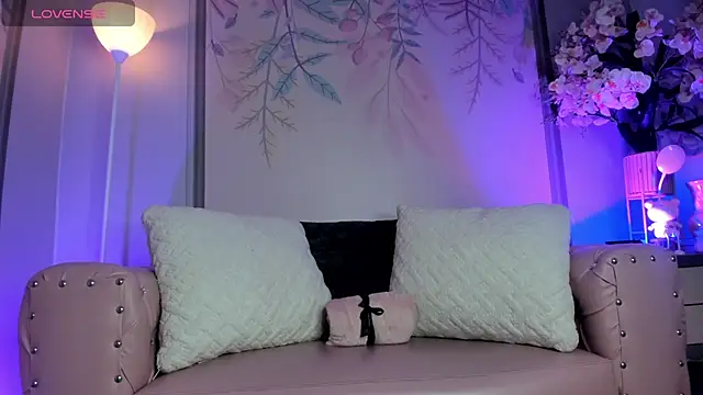 Eimy grey4u online show from April 14, 2026, 3:12 am