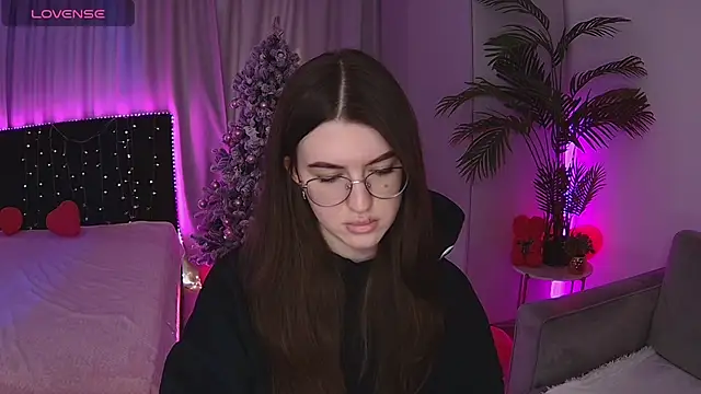 Snapshot of Helen_Yesss chatting on February 20, 2026, 11:11 am Helen Yesss online show from February 20, 2026, 11:11 am