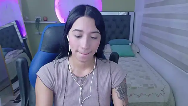 Snapshot of ivvoncute chatting on July 5, 2026, 4:19 am ivvoncute online show from July 5, 2026, 4:19 am