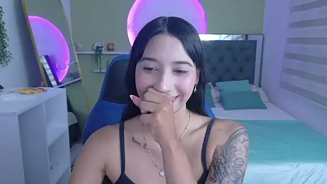 Snapshot of ivvoncute chatting on July 8, 2026, 1:21 am ivvoncute online show from July 8, 2026, 1:21 am