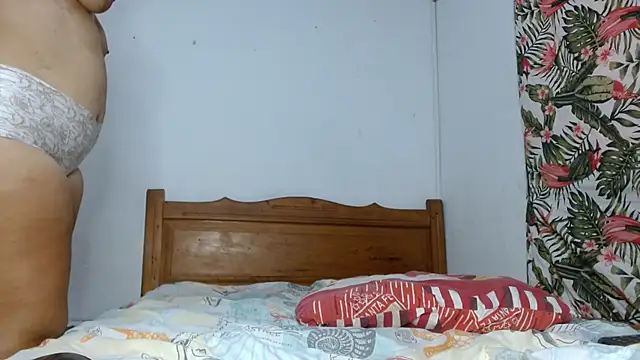 Snapshot of smallvioleta69 chatting on February 25, 2026, 6:17 pm smallvioleta69 online show from February 25, 2026, 6:17 pm