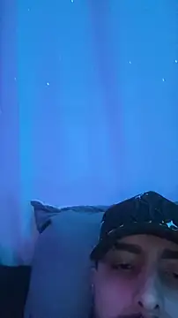 Snapshot of SantiagoHincapiie chatting on March 2, 2026, 8:43 am SantiagoHincapiie online show from March 2, 2026, 8:43 am