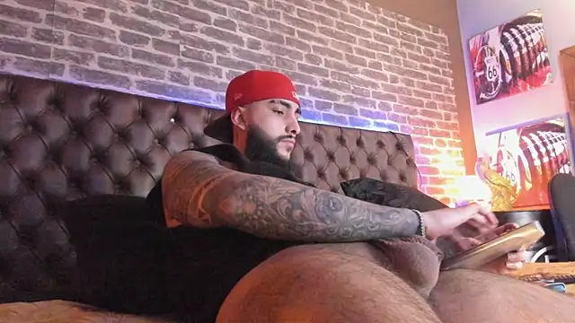 SantiagoHincapiie online show from March 9, 2026, 8:57 pm