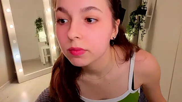 Snapshot of BellaThery chatting on February 23, 2026, 5:05 am BellaThery online show from February 23, 2026, 5:05 am