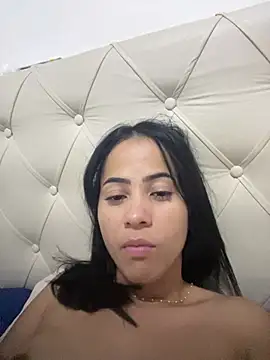 Snapshot of Issis2000 chatting on June 2, 2026, 7:54 am Issis2000 online show from June 2, 2026, 7:54 am