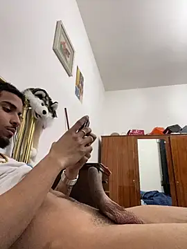 Snapshot of la_popoluard0 chatting on February 21, 2026, 8:21 pm la popoluard0 online show from February 21, 2026, 8:21 pm