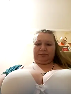 Snapshot of KiraStanton chatting on April 14, 2026, 6:58 pm KiraStanton online show from April 14, 2026, 6:58 pm