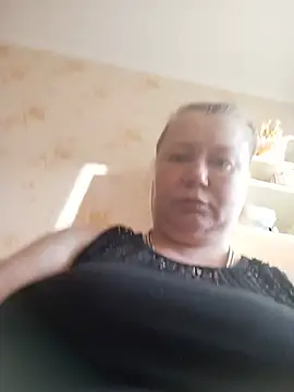KiraStanton online show from June 14, 2026, 4:42 pm