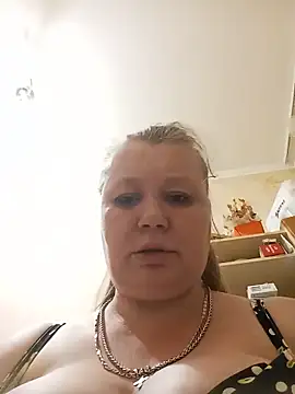 KiraStanton online show from June 16, 2026, 12:24 am