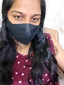 Shaliniqueen online show from June 18, 2026, 12:42 pm