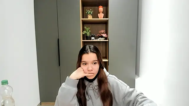 Snapshot of LouanneBrant chatting on February 21, 2026, 12:17 pm LouanneBrant online show from February 21, 2026, 12:17 pm