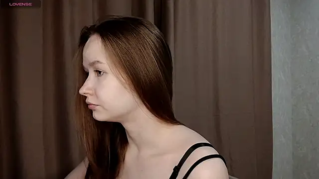 Snapshot of LeslieShay chatting on March 18, 2026, 6:00 pm LeslieShay online show from March 18, 2026, 6:00 pm