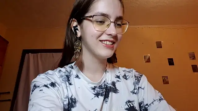 Snapshot of Katelemon chatting on March 4, 2026, 12:11 pm Katelemon online show from March 4, 2026, 12:11 pm