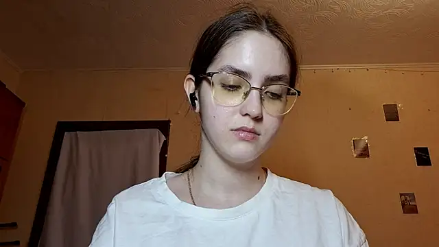 Snapshot of Katelemon chatting on April 1, 2026, 2:36 pm Katelemon online show from April 1, 2026, 2:36 pm