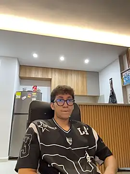 Apolo 137 online show from April 16, 2026, 2:23 am