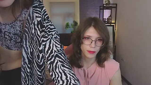 ZoriaLovesLuna online show from March 26, 2026, 7:03 am