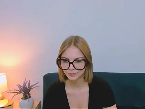 StormiSmooth online show from March 25, 2026, 2:01 pm