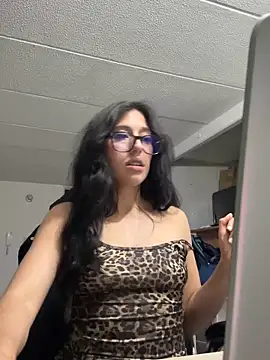 Snapshot of susi_chimm chatting on April 22, 2026, 2:36 am susi chimm online show from April 22, 2026, 2:36 am