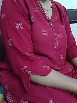 Queenlipx online show from March 29, 2026, 2:50 pm