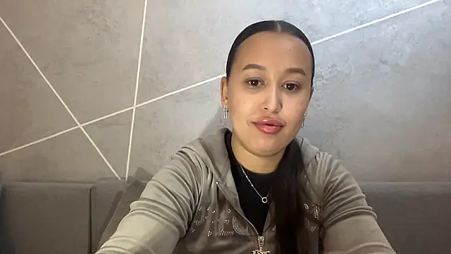 Dana 005 online show from April 12, 2026, 8:25 pm