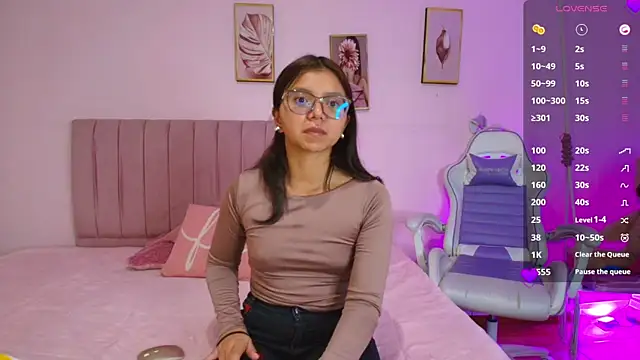 Zoow bluussh online show from March 16, 2026, 12:09 pm