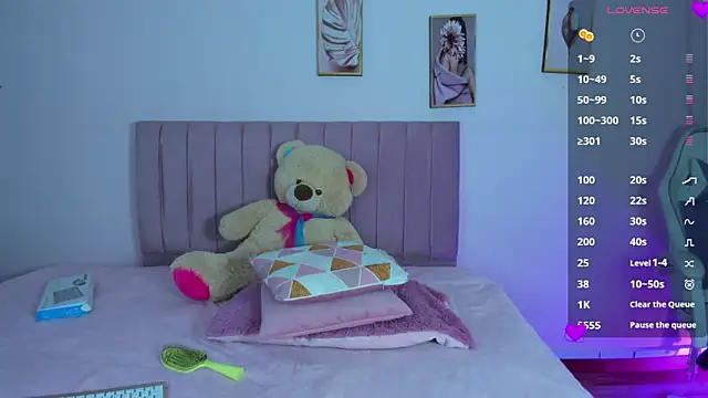 Zoow bluussh online show from March 25, 2026, 12:11 pm