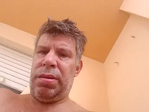 Snapshot of stud2512 chatting on June 19, 2026, 6:40 am stud2512 online show from June 19, 2026, 6:40 am