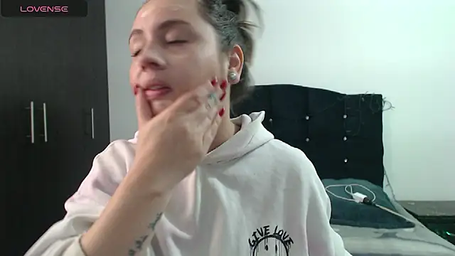 Snapshot of Ana__arms chatting on February 25, 2026, 2:05 pm Ana arms online show from February 25, 2026, 2:05 pm