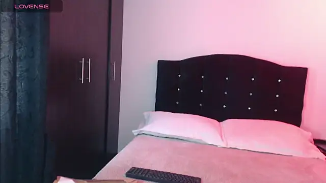 Ana  arms online show from April 24, 2026, 6:43 pm