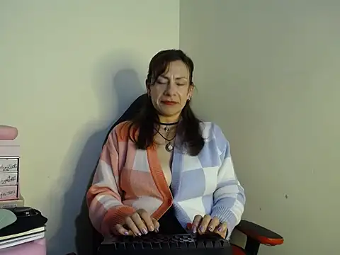 Snapshot of ivonnahills chatting on February 26, 2026, 11:37 pm ivonnahills online show from February 26, 2026, 11:37 pm